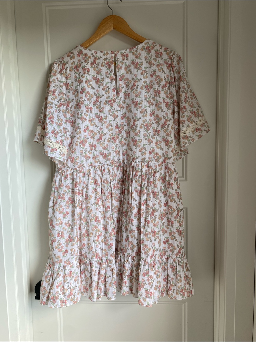 Joe Fresh x Jillian Harris White Floral Tiered Dress with Peach Pink Accents - Picture 3 of 8